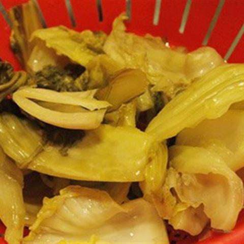 Cách làm canh dưa cải chua và thịt bò