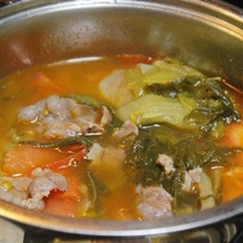 Cách làm canh dưa cải chua và thịt bò