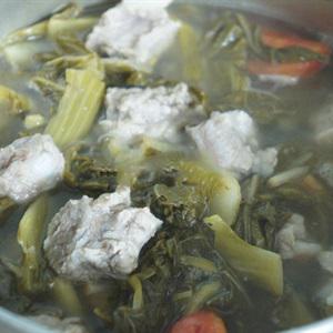 Cách làm canh dưa chua nấu sườn