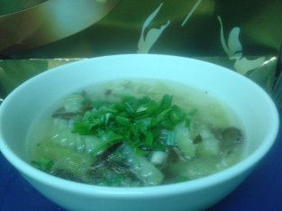 Canh dưa hồng nấu nấm giải nhiệt