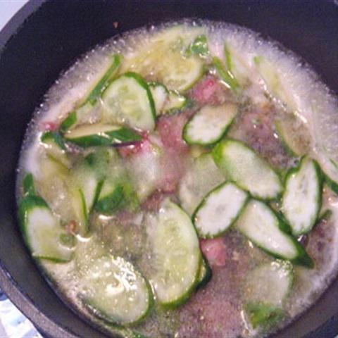 Cách làm canh dưa leo thịt bằm