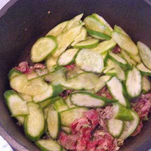 Cách làm canh dưa leo thịt bò