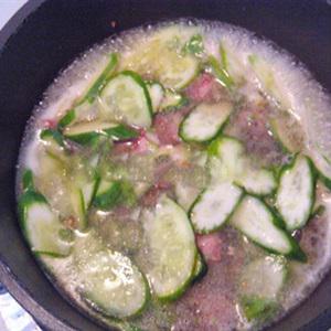 Cách làm canh dưa leo thịt bò