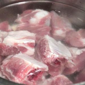 Cách làm canh dưa nấu sườn