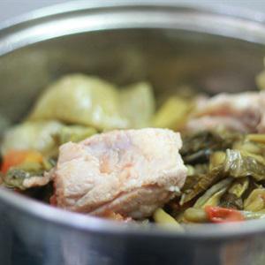 Cách làm canh dưa nấu sườn