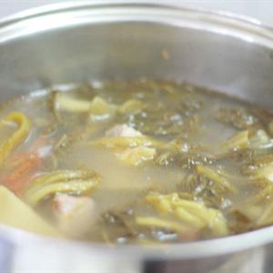 Cách làm canh dưa nấu sườn