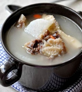 Canh đuôi bò hầm củ cải