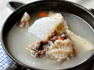 Canh đuôi bò hầm củ cải