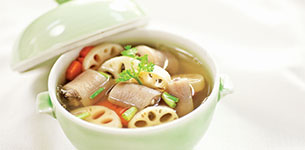 Canh đuôi heo củ sen