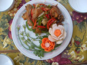 Cánh gà chiên nước mắm sốt rau củ