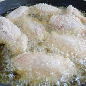 Cách làm cánh gà chiên sốt cà chua