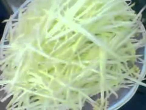 Cánh gà chiên sốt hành tây và sa tế thơm ngon khó cưỡng