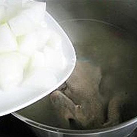 Cách làm canh gà hầm bí đao