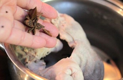 Cánh gà hầm củ cải thơm nức mũi, lạ miệng cực hao cơm