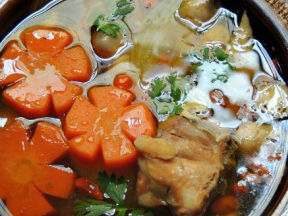 Canh gà hầm kỷ tử