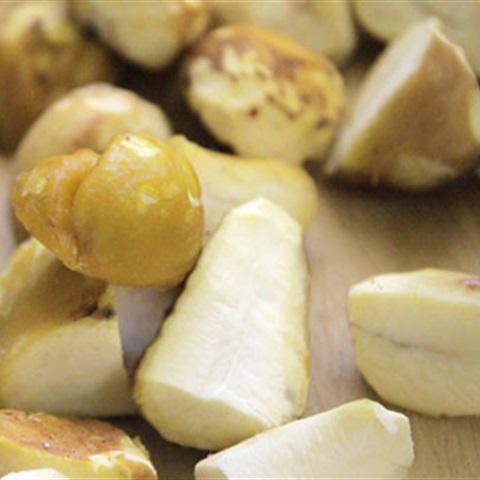 Cách làm cánh gà kho hạt dẻ