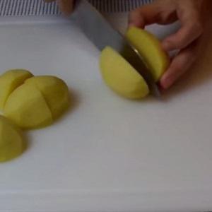 Cách làm cánh gà kho khoai tây