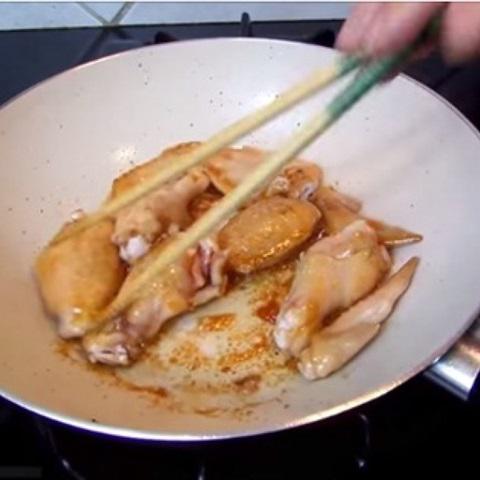 Cách làm cánh gà kho khoai tây