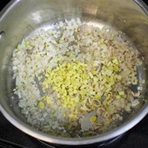 Cách làm canh gà kiểu Thái