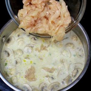 Cách làm canh gà kiểu Thái