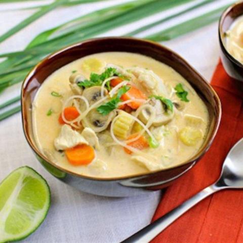 Cách làm canh gà kiểu Thái