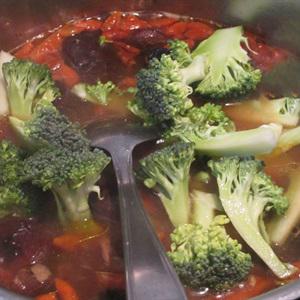 Cách làm canh gà nấm hương