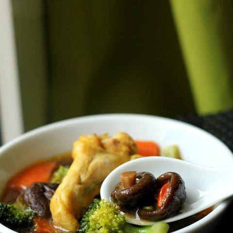 Cách làm canh gà nấm hương