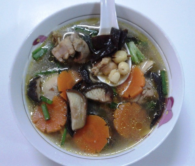 Canh gà nấm hương