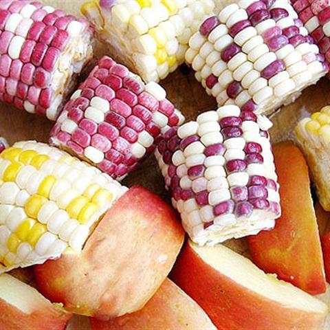 Cách làm canh gà nấu bắp và táo