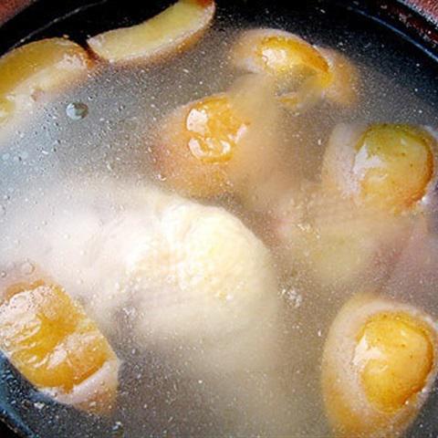 Cách làm canh gà nấu bắp và táo