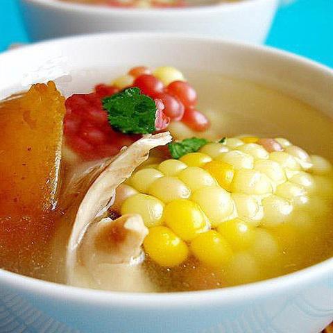 Cách làm canh gà nấu bắp và táo