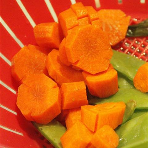 Cách làm canh gà nấu đậu hũ và rau củ