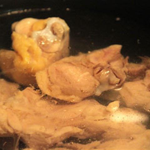 Cách làm canh gà nấu đậu hũ và rau củ