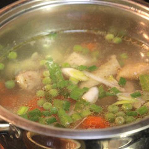 Cách làm canh gà nấu đậu hũ và rau củ
