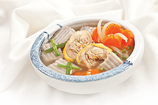 Canh gà nấu khoai môn