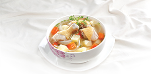 Canh gà nấu khoai tây