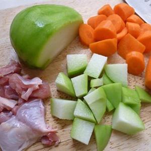 Cách làm canh gà nấu su su