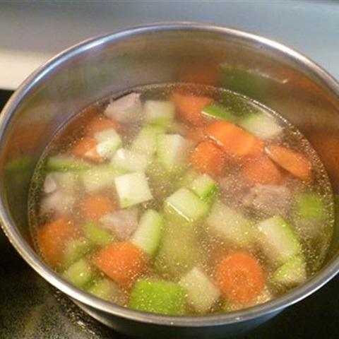 Cách làm canh gà nấu su su