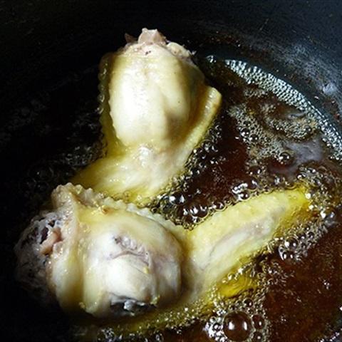 Cách làm cánh gà nhồi thịt chiên giòn