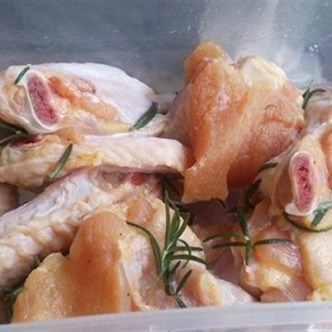 Cách làm cánh gà nướng lá hương thảo