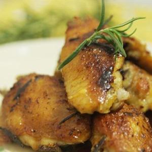 Cách làm cánh gà nướng lá hương thảo