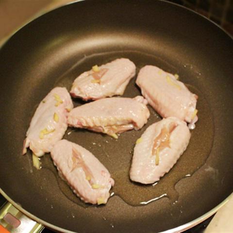 Cách làm cánh gà om coca