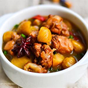 Cách làm cánh gà om hạt dẻ