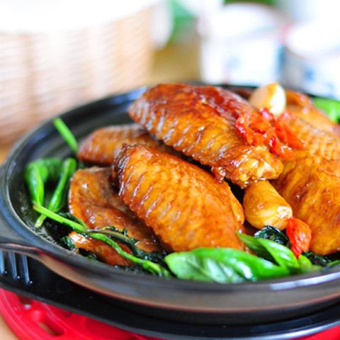 Cách làm cánh gà om húng quế