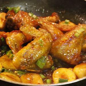 Cách làm cánh gà rim nấm