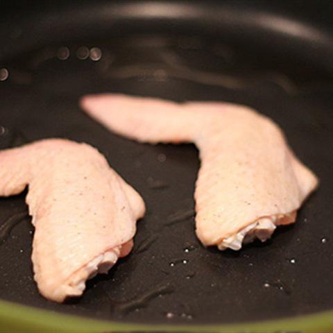 Cách làm cánh gà sốt cay kiểu Thái