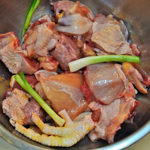 Cách làm canh gà ta lá giang