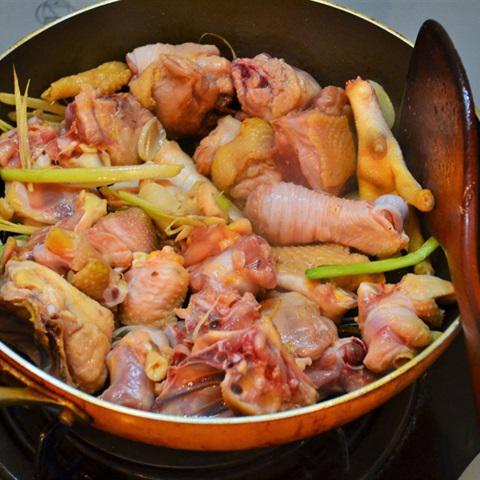 Cách làm canh gà ta lá giang