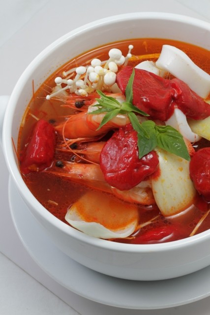 Canh gấc hải sản