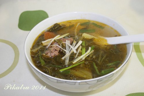 Canh gân bò nấu dưa chua